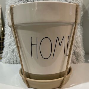 *SOLD* Rae dunn Home flower pot